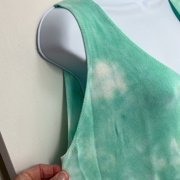 Light green & white tie dyed sleeveless sweater, front & back v-neck, XL - Picture 4 of 7